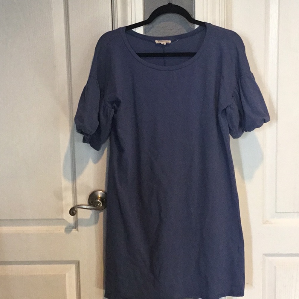 Puffy sleeved dress